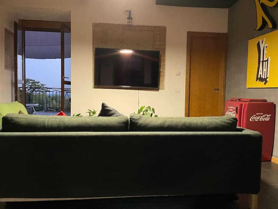 Kamyhouse Una Tranquilla Struttura Nel Verde Villa Nápoles Exterior foto