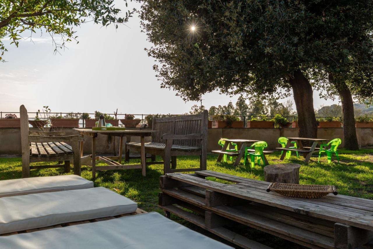 Kamyhouse Una Tranquilla Struttura Nel Verde Villa Nápoles Exterior foto